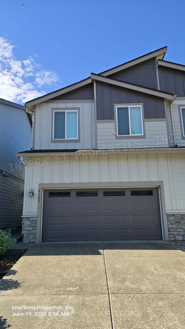 Beautiful Newer Construction 3Bd 2 5Ba Row House In Ridgefield With 2 Car Garage Fenced Backyard Air Conditioning – photo 1