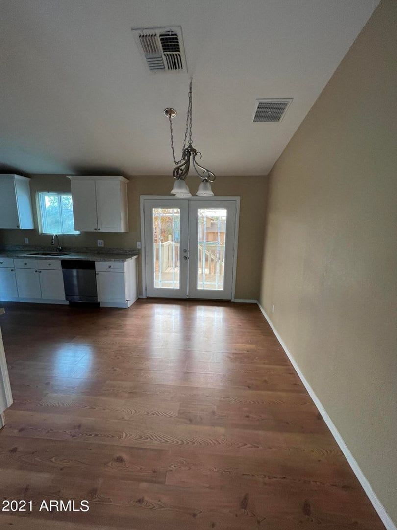 5 bedroom 2 bath, new carpet, new Paint with an energy efficient Solar system. – photo 4