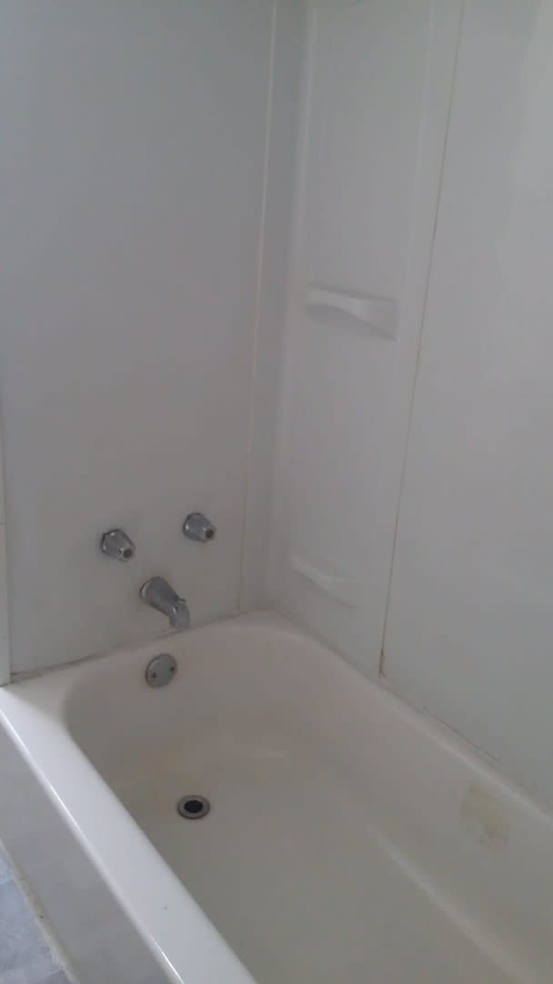 5 beds 2 bath – photo 2