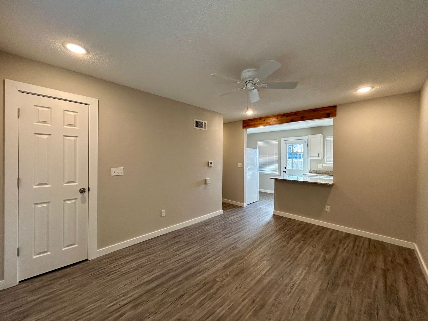 1 Bed Apartment for Rent – Minutes from Downtown Rogers – photo 4