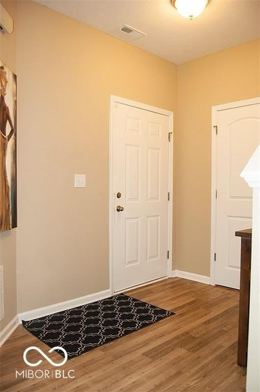 1887 Lakecrest Drive – photo 2