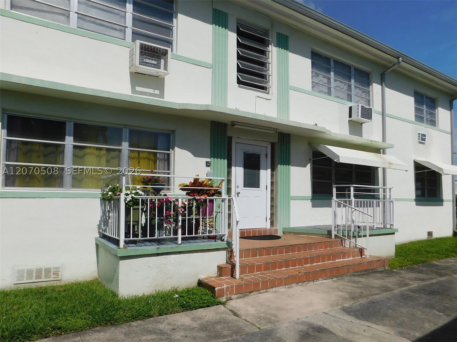 1735 Marseille Dr – photo 2