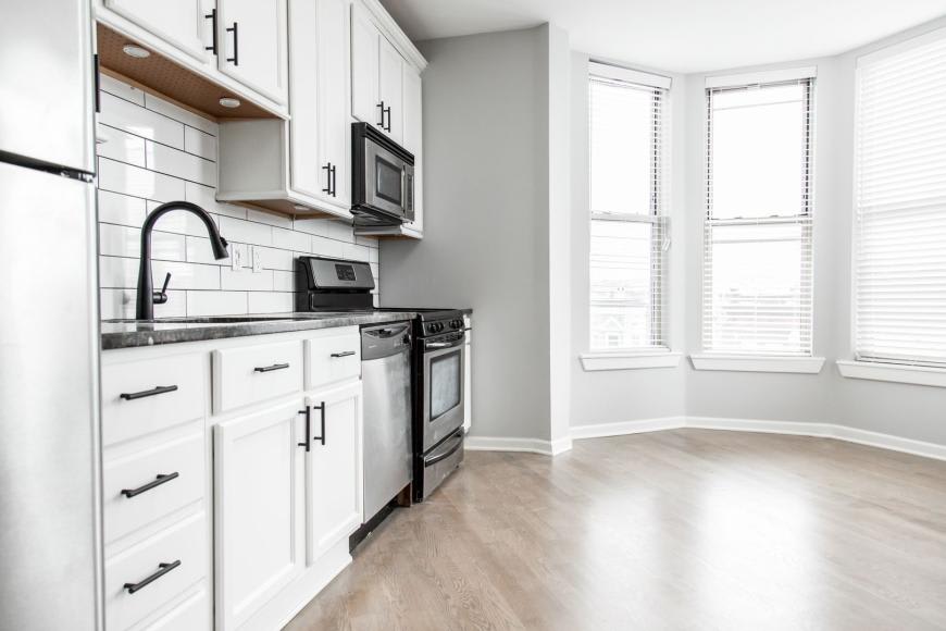 3266 N Clark – photo 1