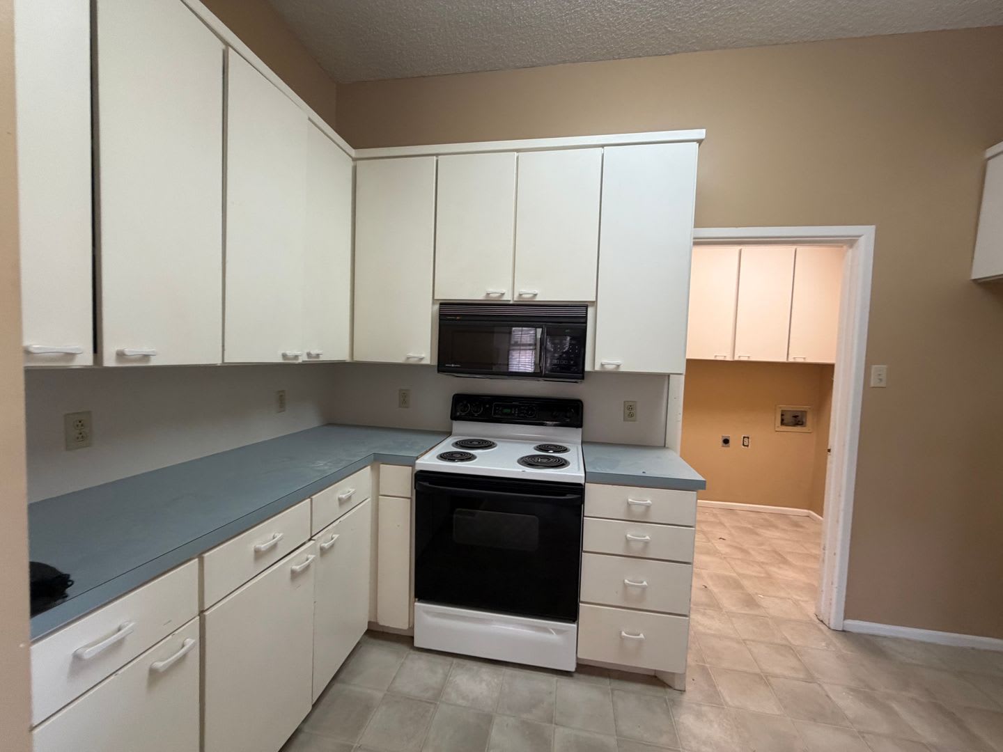 3/2/2 Available in August!- HALF OFF FIRST FULL MONTH'S RENT – photo 5