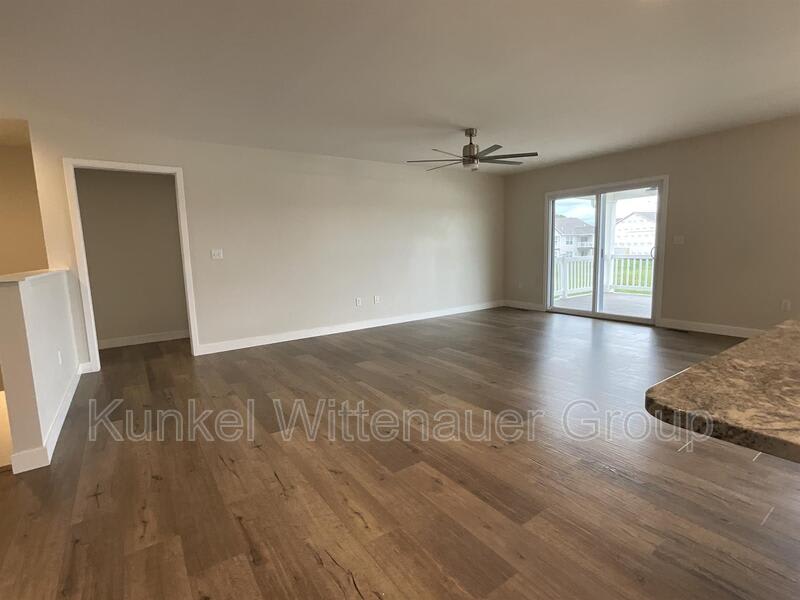 808 Applewoood Creek Drive – photo 5