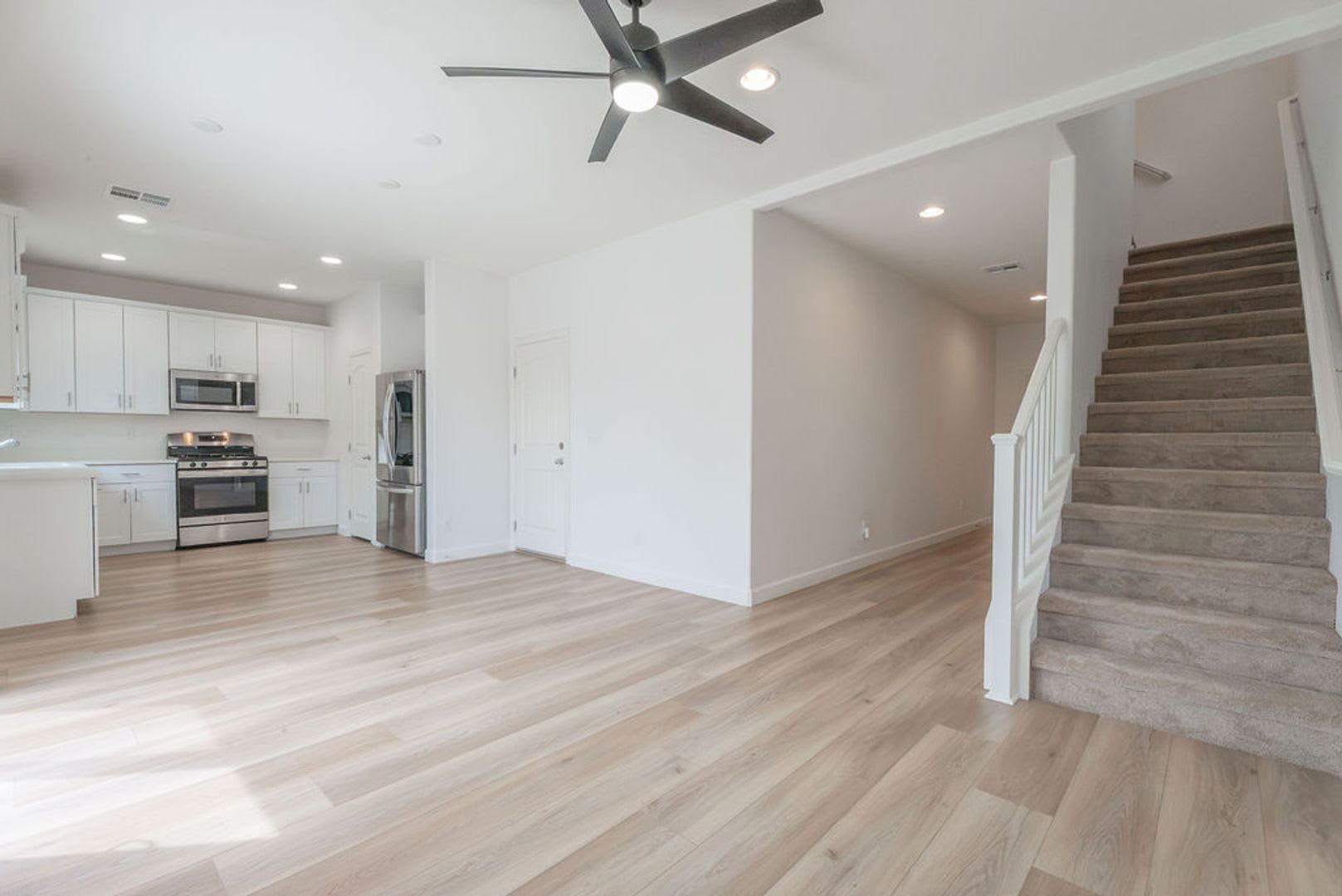 5474 Enchanted Rose Street Las Vegas Nv 89148 – photo 2
