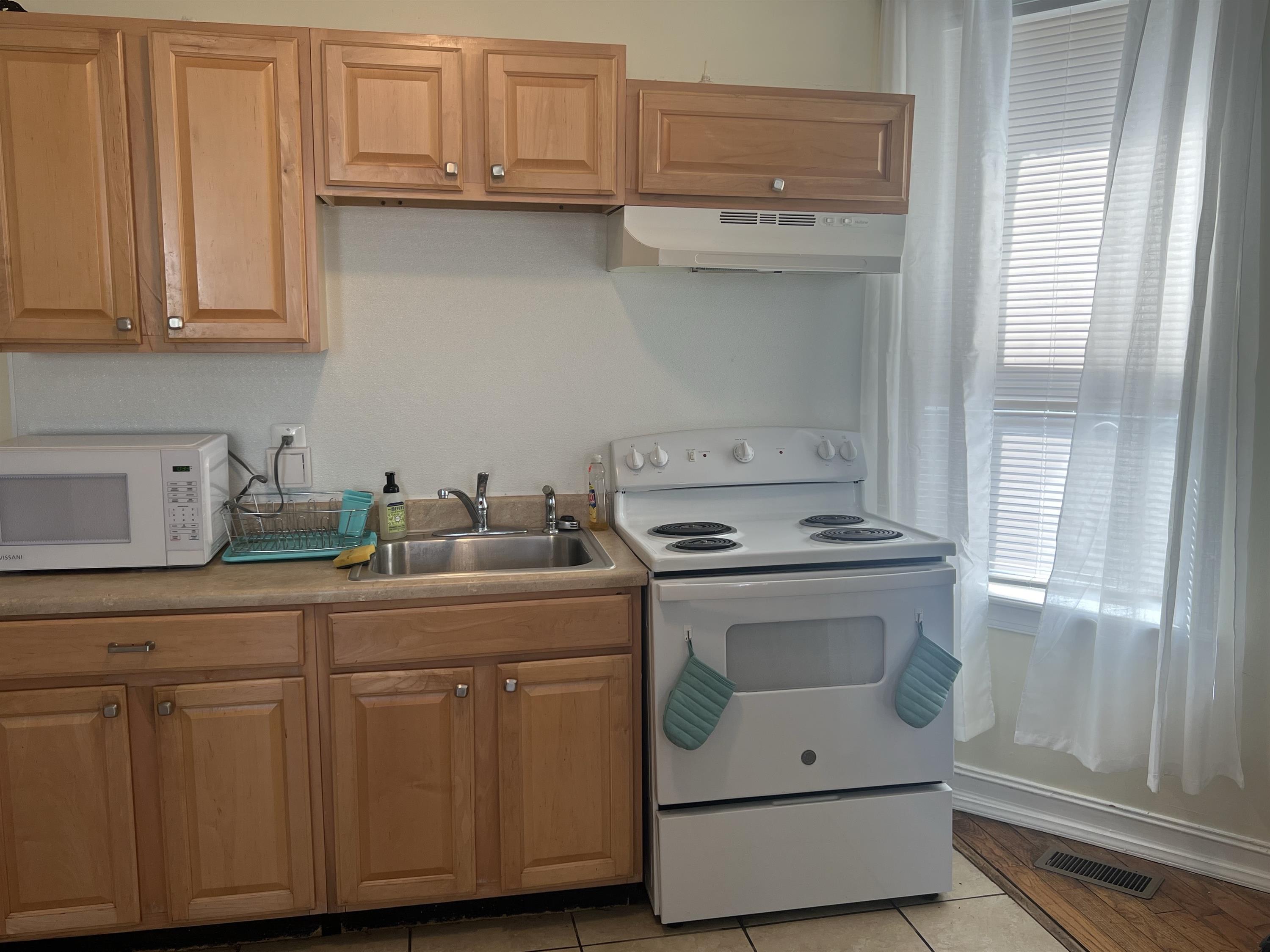1833 Point Breeze Avenue – photo 3