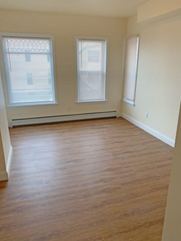 323 Pearl Street, Unit 4 – photo 4