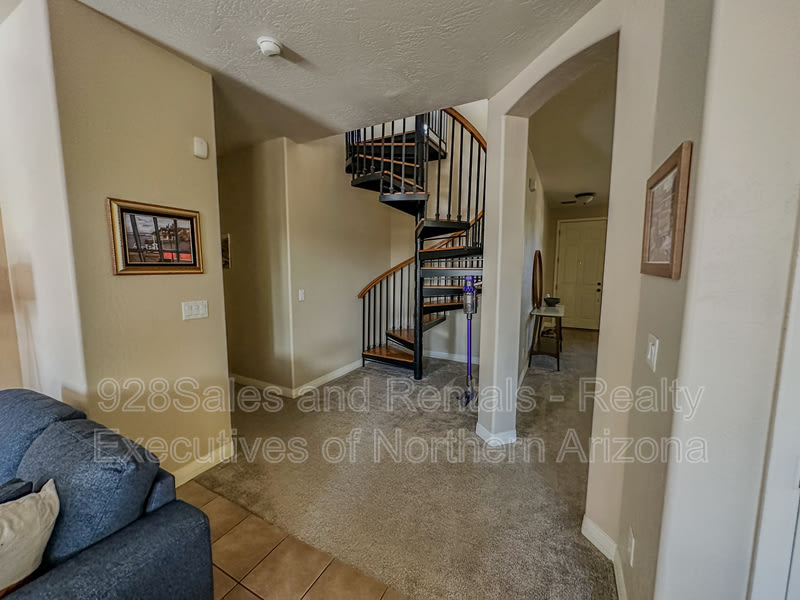 537 W Nugget Trail – photo 2