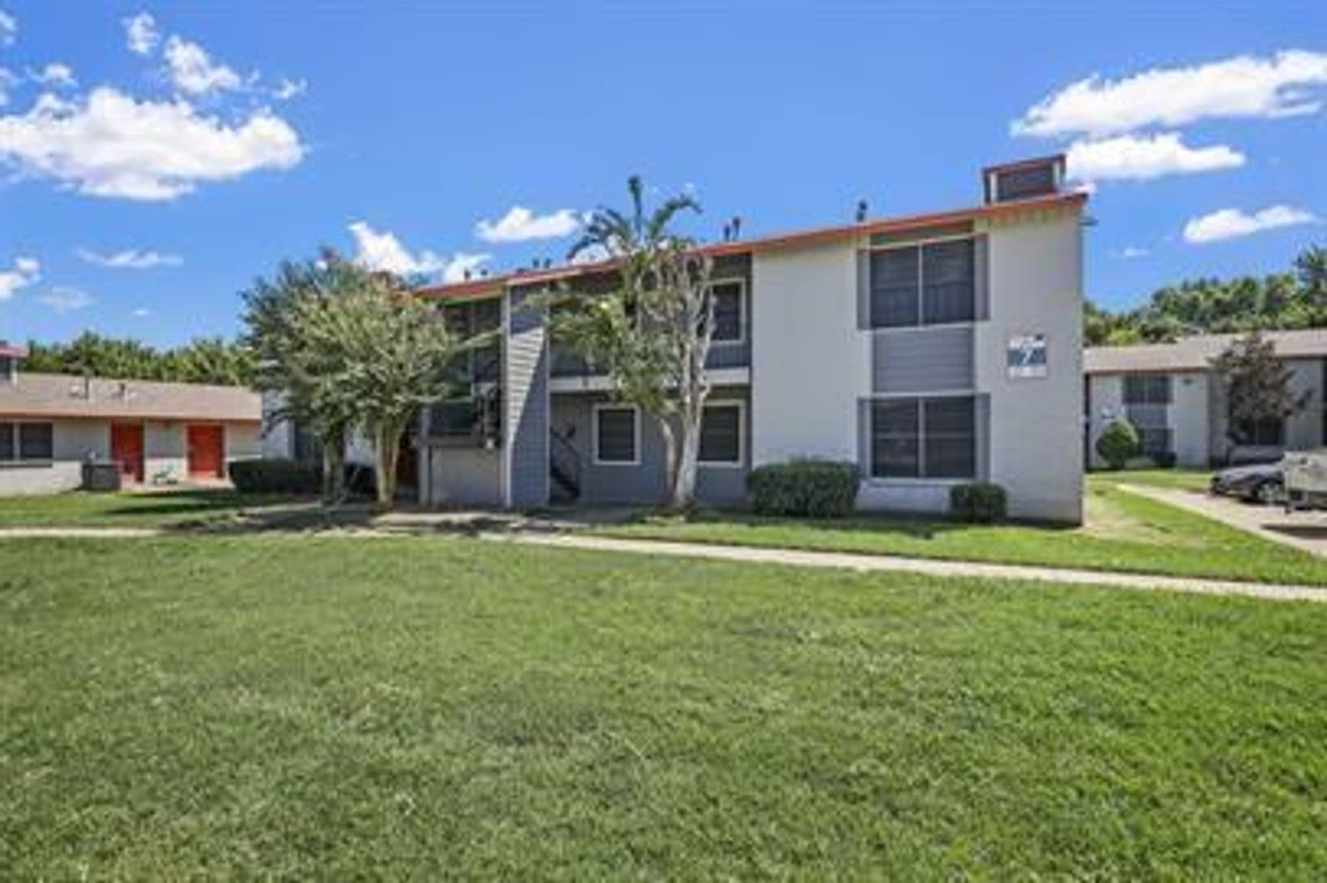 Ennis Place – photo 1