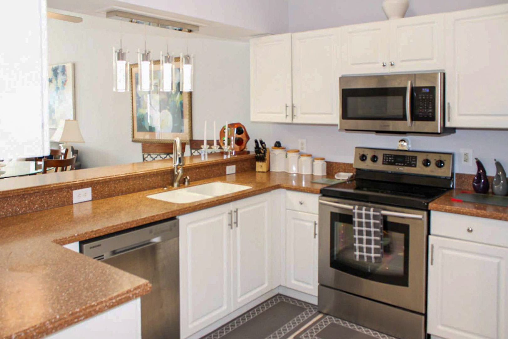 ***BERKSHIRE LAKES***NEW REMODELED MASTER BATH***STUNNING LAKE/BRIDGE VIEW***END UNIT*** – photo 5