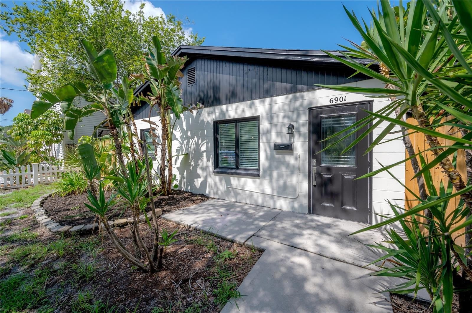 6901 S FITZGERALD Street – photo 2