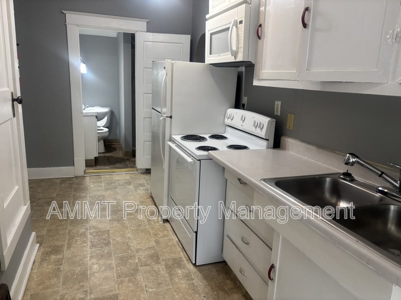 1725 D Avenue NE – photo 1