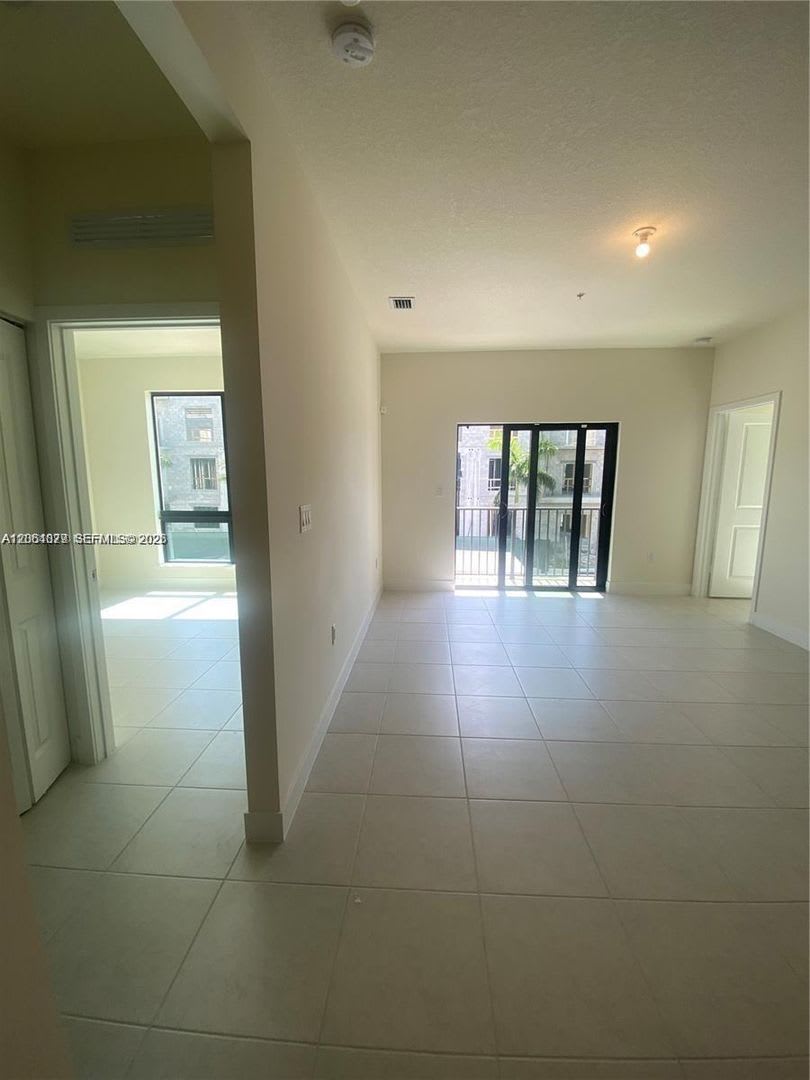 8201 NW 41st Street D-202, Doral, FL 33166 – photo 4