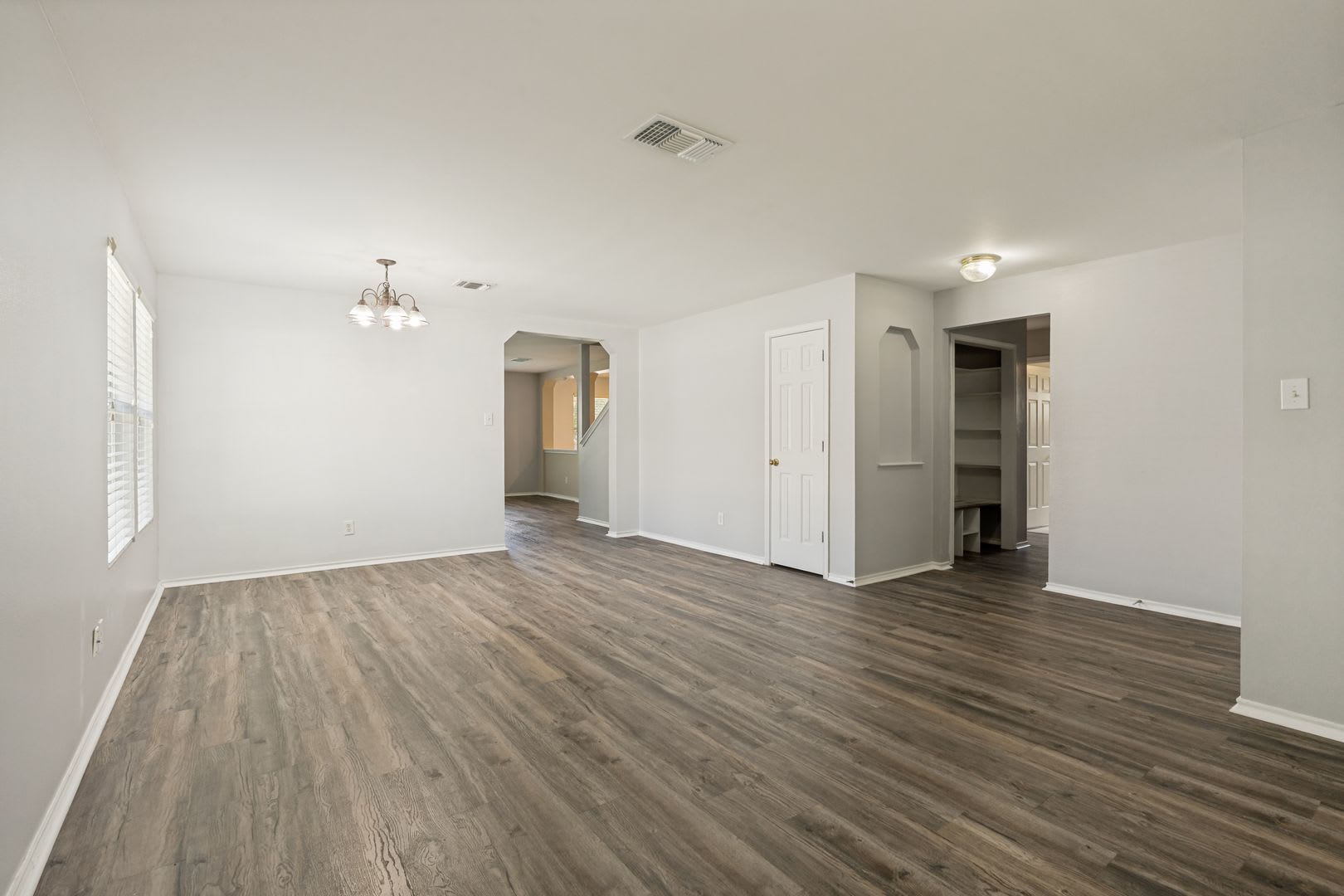 4-Bedroom in The Enclave at Willow Point – photo 3