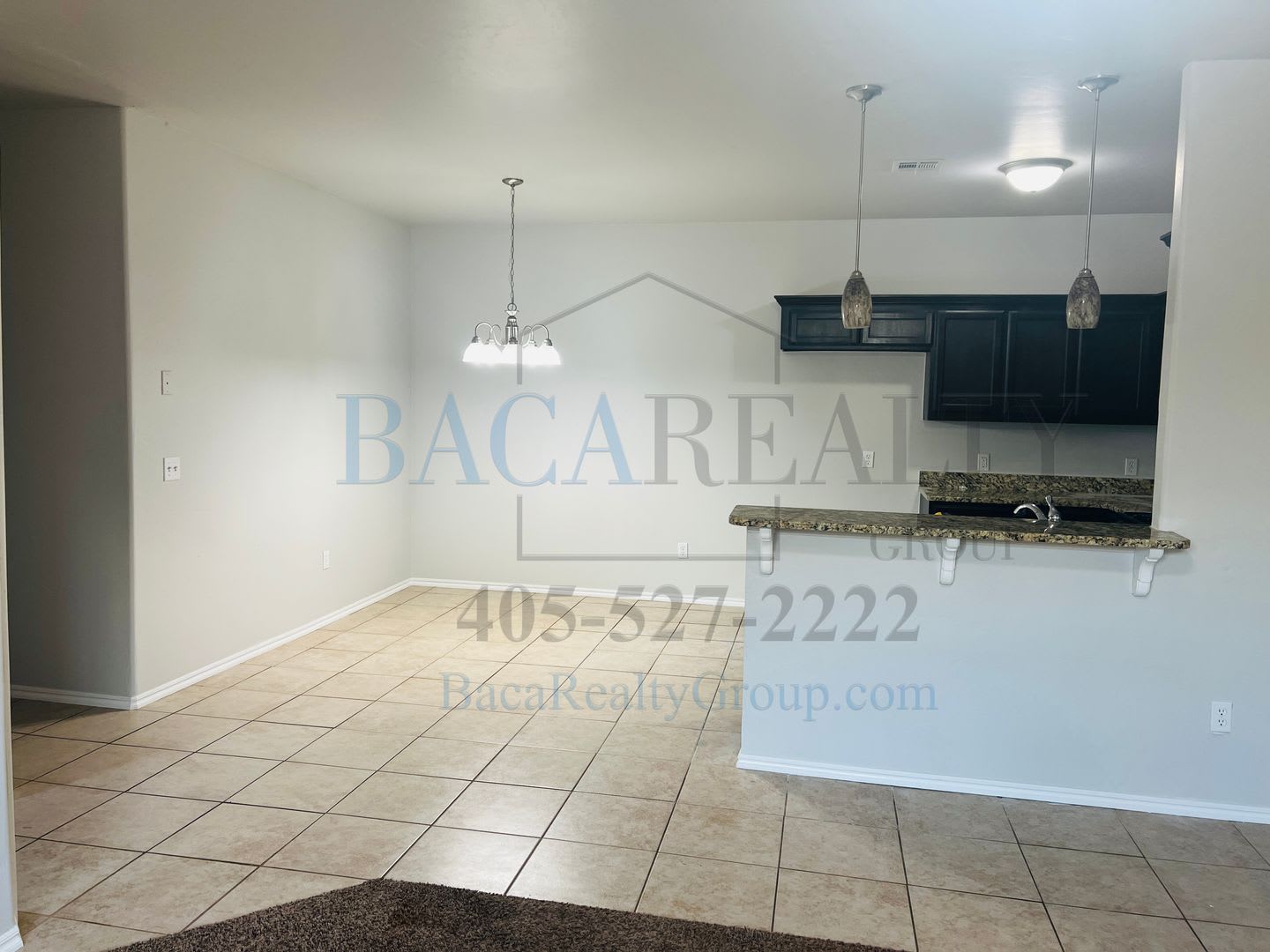 3Br 2Ba Duplex With 2 Car Garage – photo 3