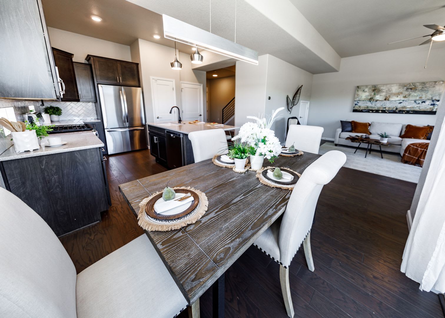 Luxury End Unit Townhome in Flying Horse – photo 3