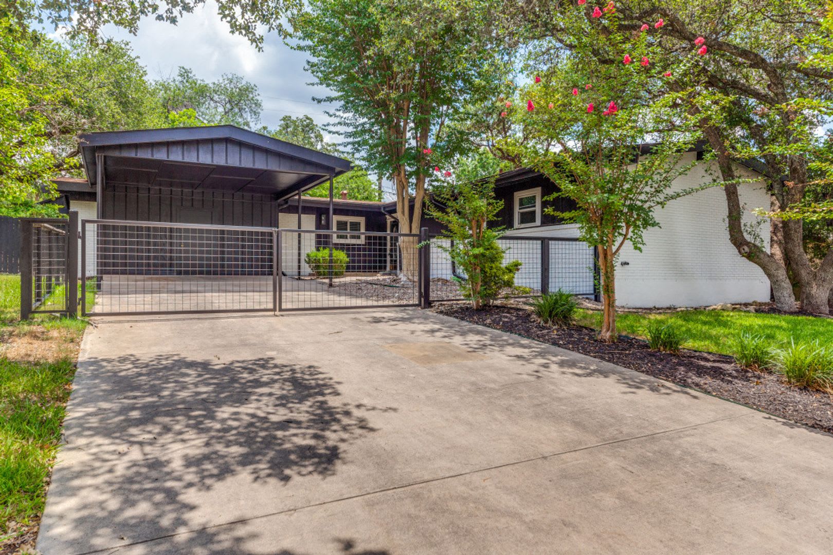 Mid Century Modern In Macarthur Park – photo 1