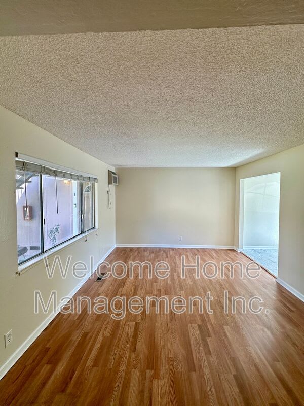 2225 Hillsborough Ct – photo 2