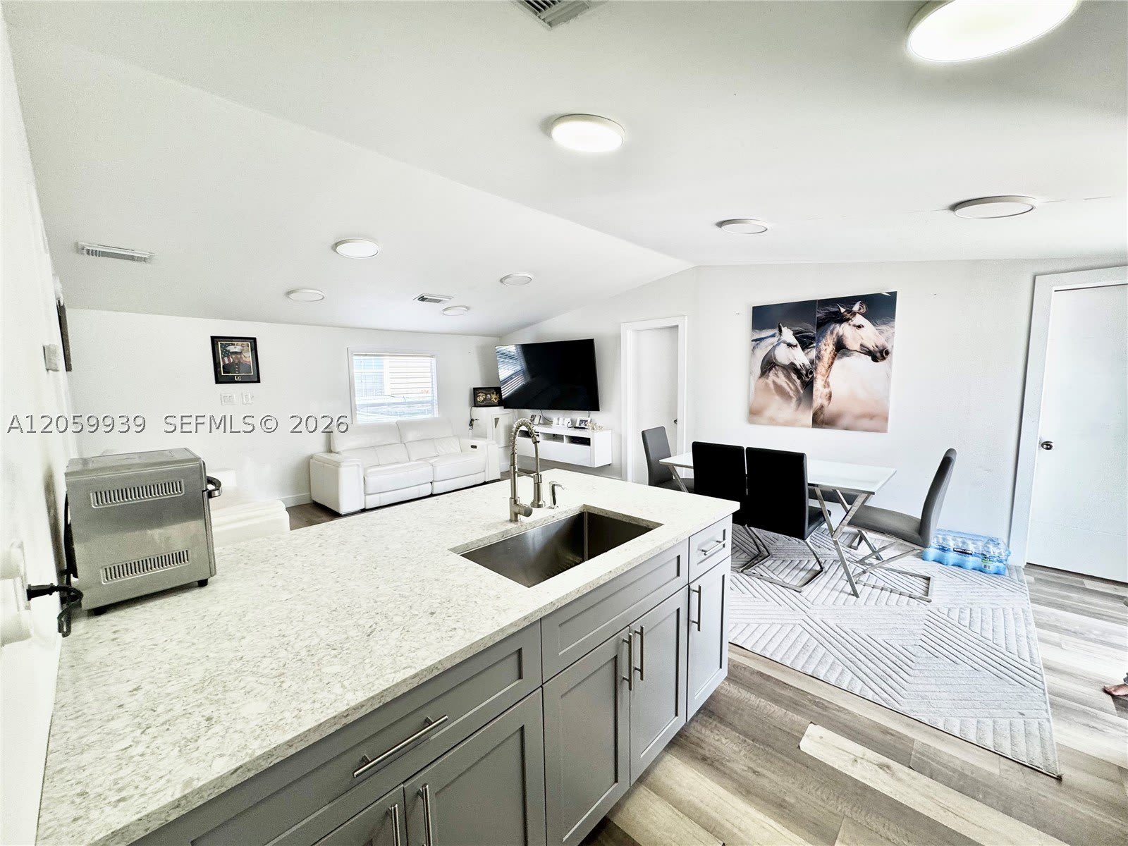 10692 N Branch Rd – photo 2