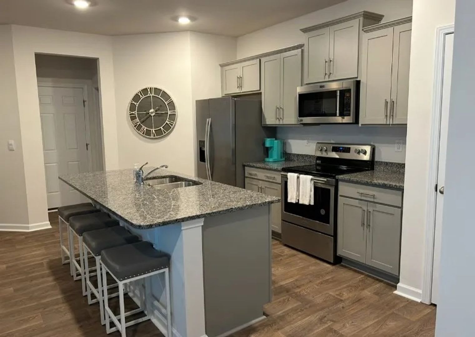 Room in 3 Bedroom Home at Murray Br Dr – photo 2