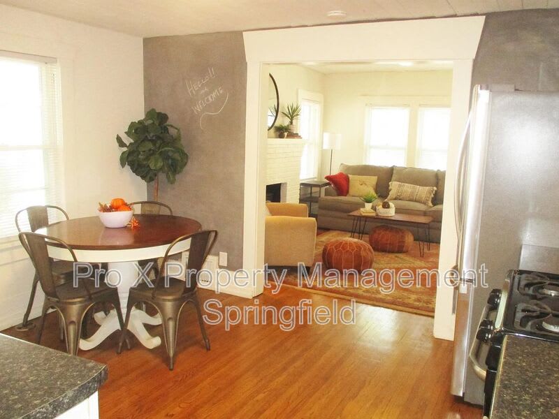 1069 S Broadway Ave – photo 4