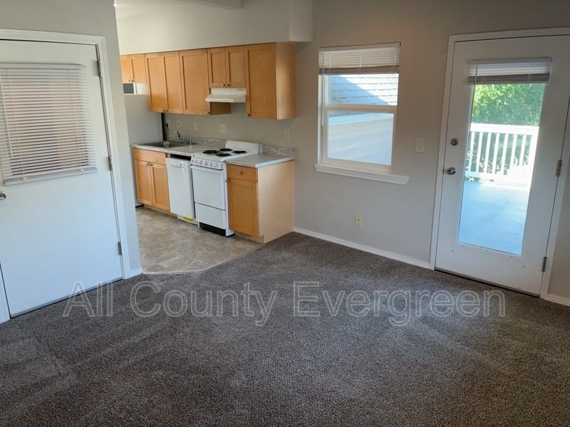 828 Broadway Ave – photo 3