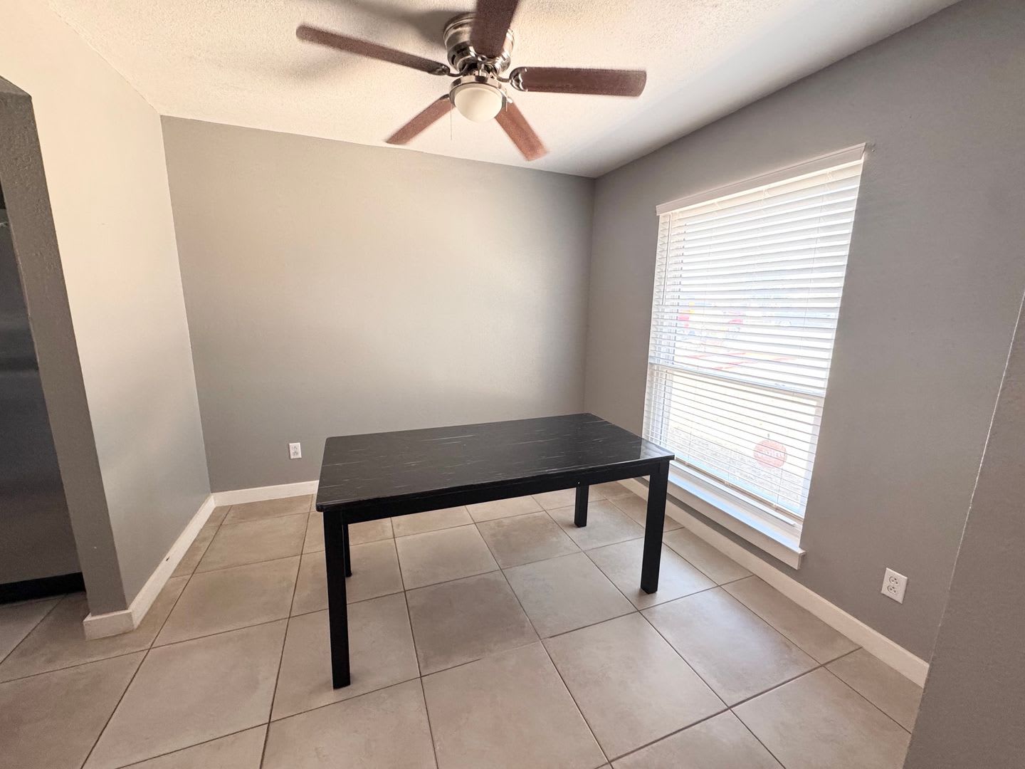 Fully Remodeled 3 Bedroom House For Rent! – photo 3