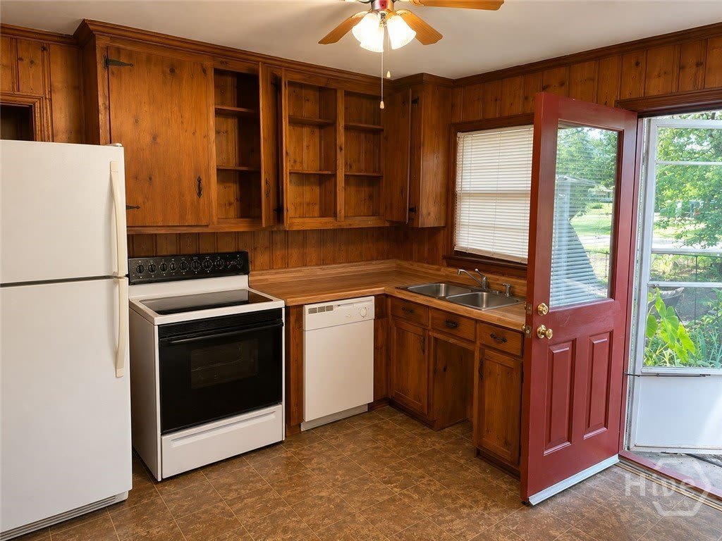 569 Whitehead Road – photo 2