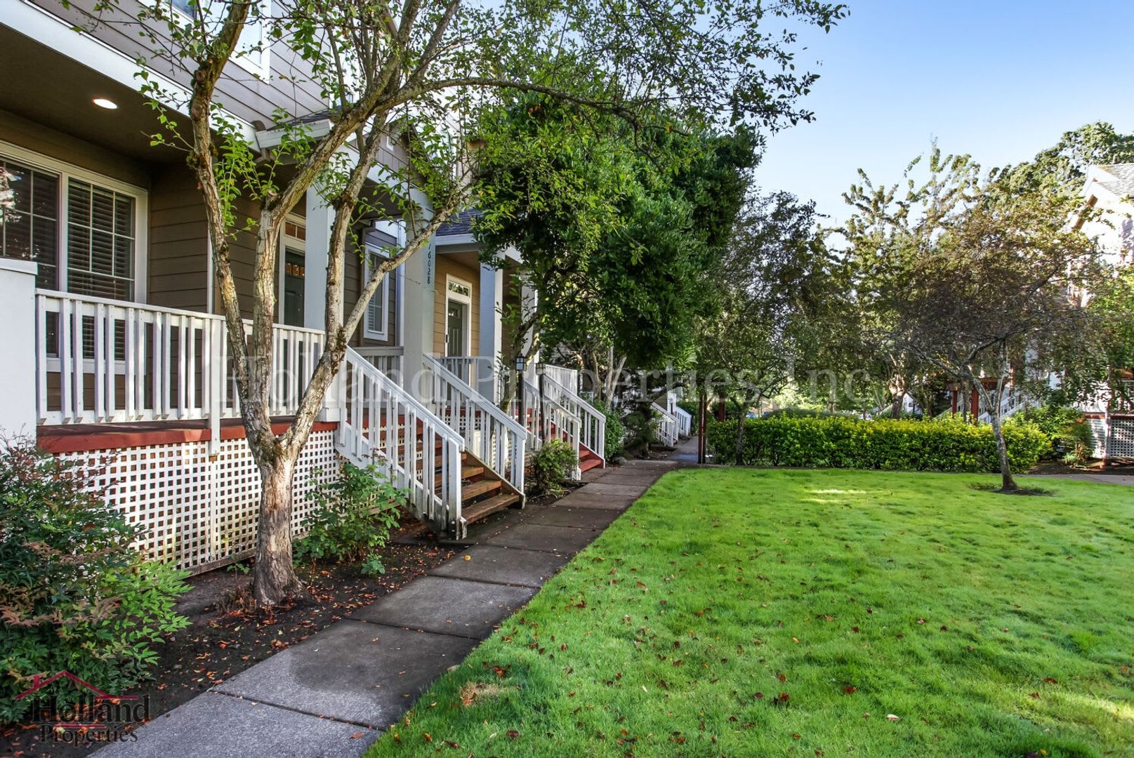 Beautiful 3-Bedroom Home with Bonus Room, Fireplace & Scenic Green Space Views! – photo 2