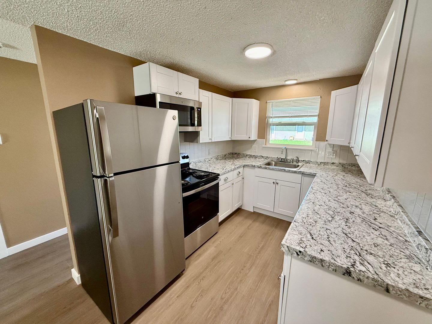 Completely Remodeled! 2 bedroom in North Loveland Near Sculpture Park – photo 2