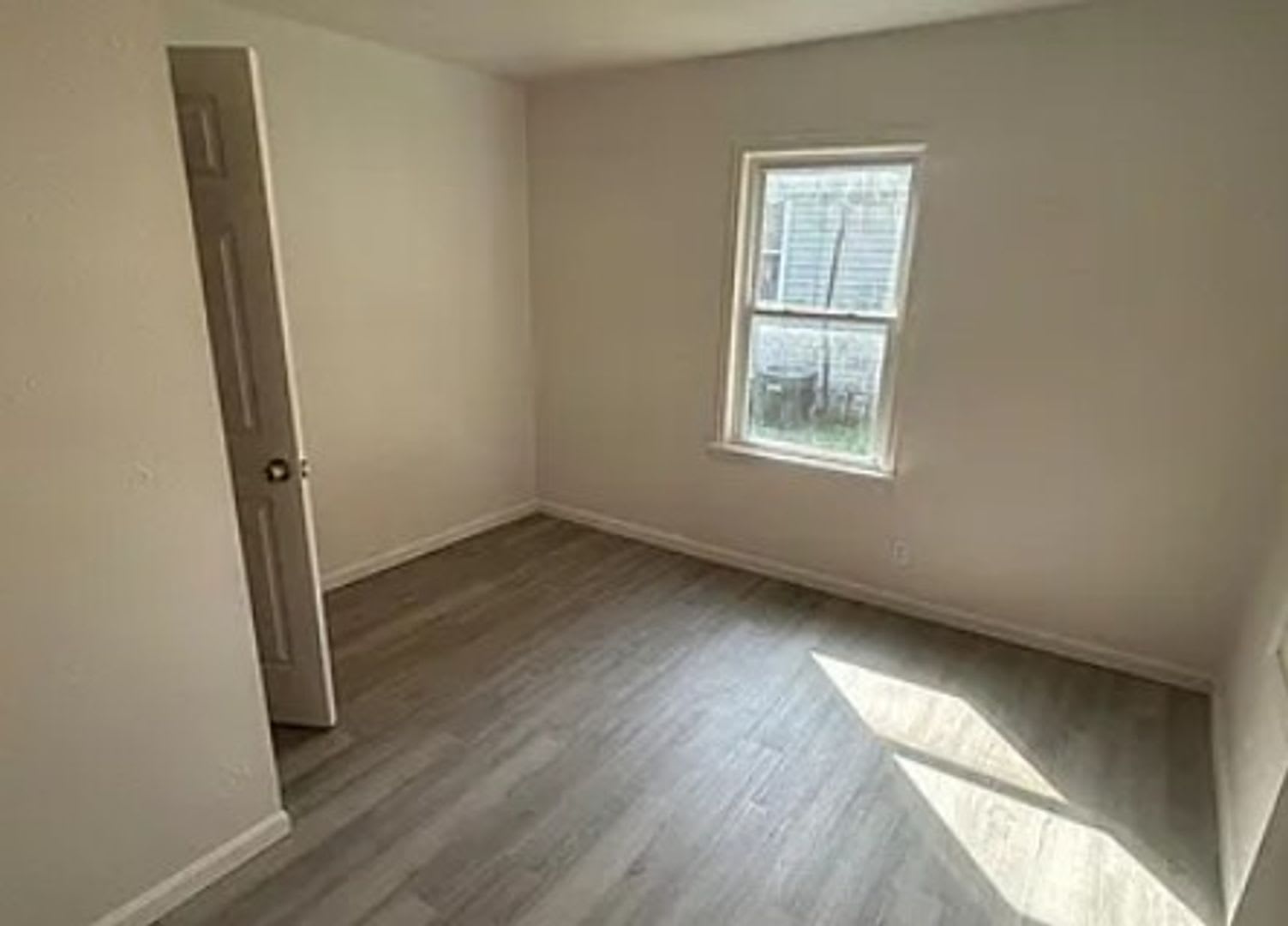 For Lease – photo 3