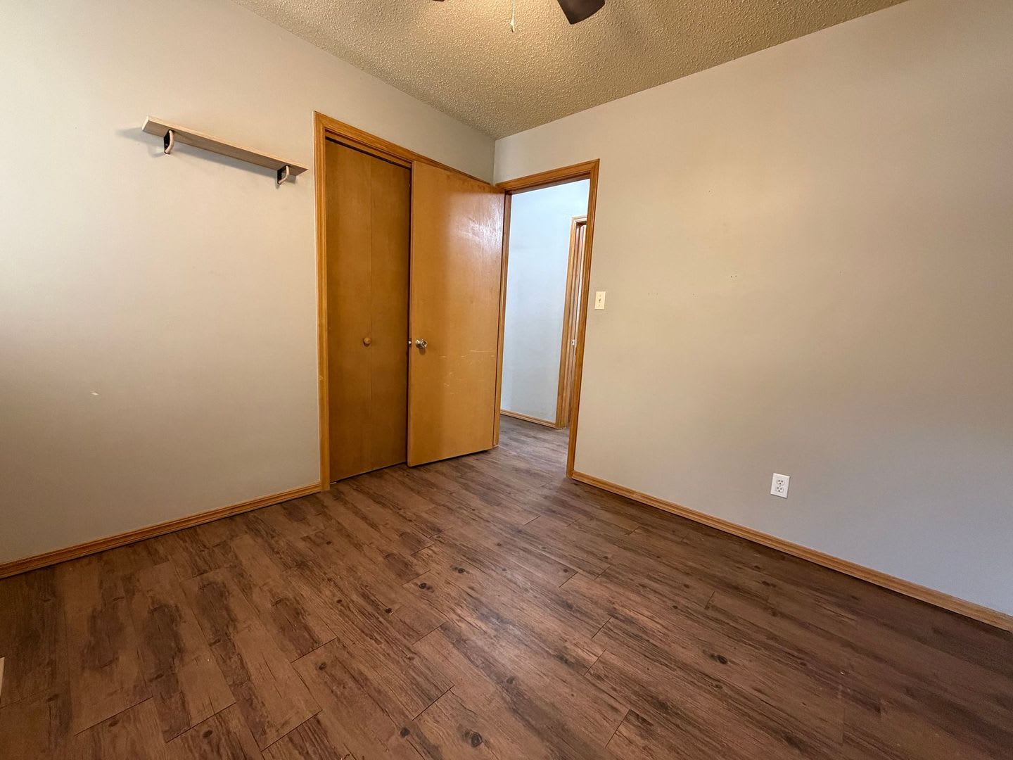 3 Bedroom 1.5 Bathroom 2 Car Garage – photo 5