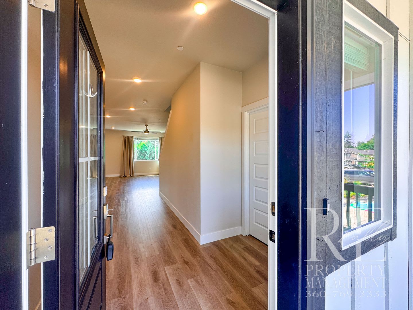 Spacious 5 Bedroom Home With Modern Layout Natural Light Park Access – photo 4