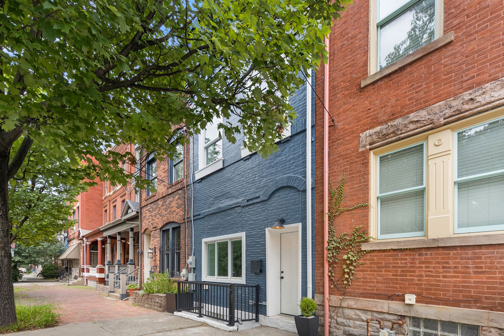 Furnished Luxury Home for Rent-Historic Deutschtown/Northside – photo 2