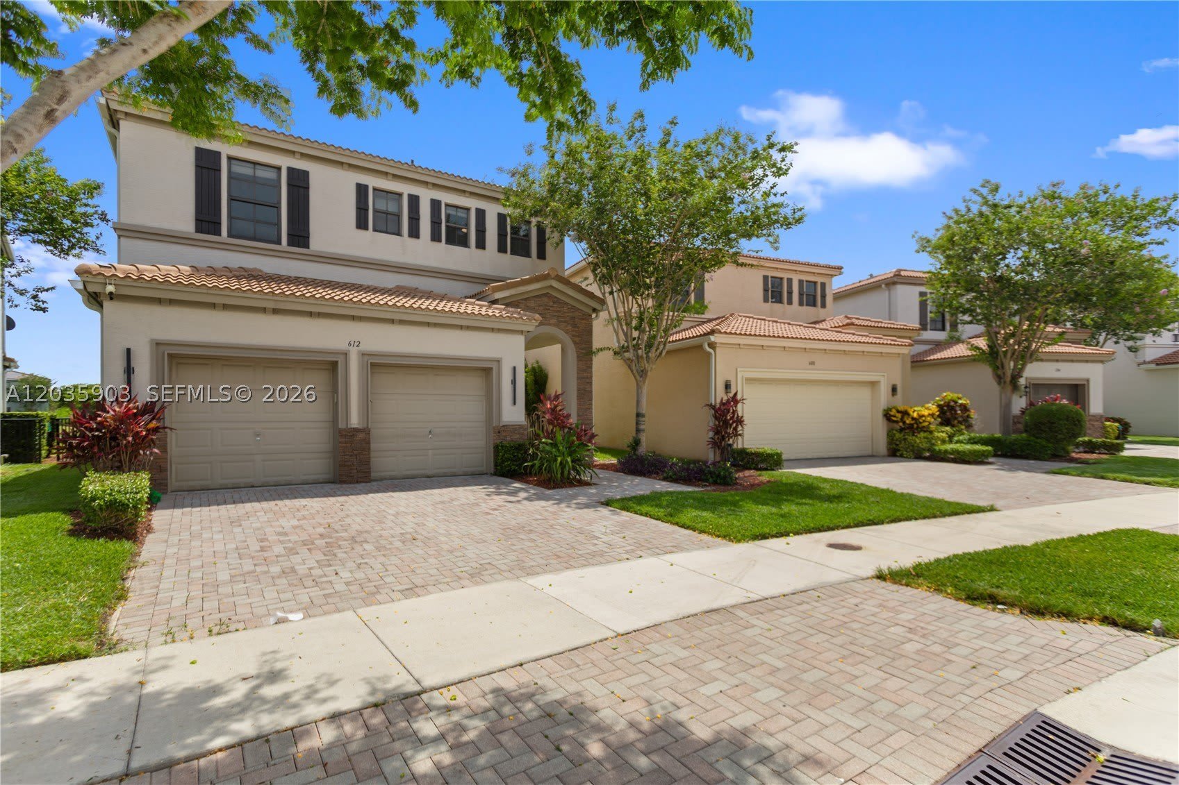 612 NE 193rd St – photo 2