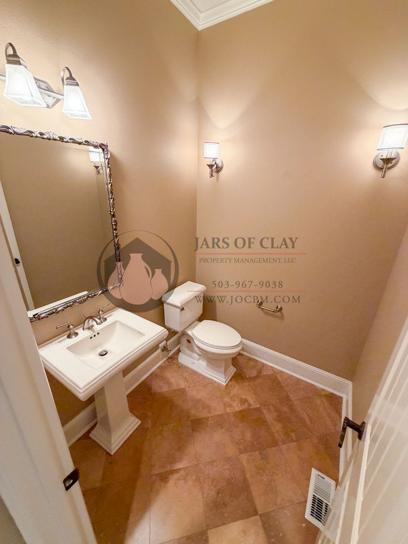 Luxurious Woodburn Residence – photo 3