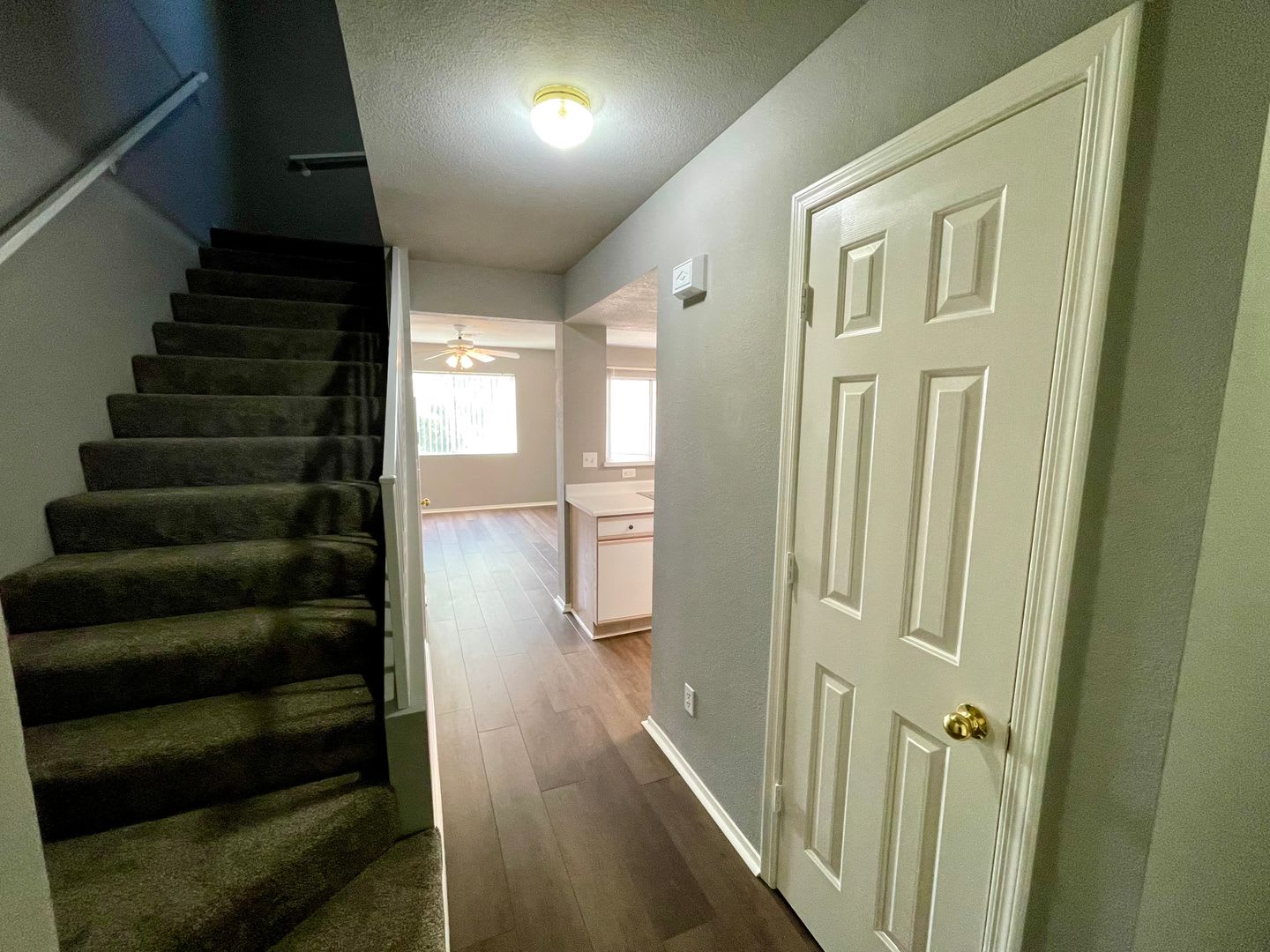 Nice 3 bedroom, 2.5 bathroom home in quiet neighborhood – photo 2