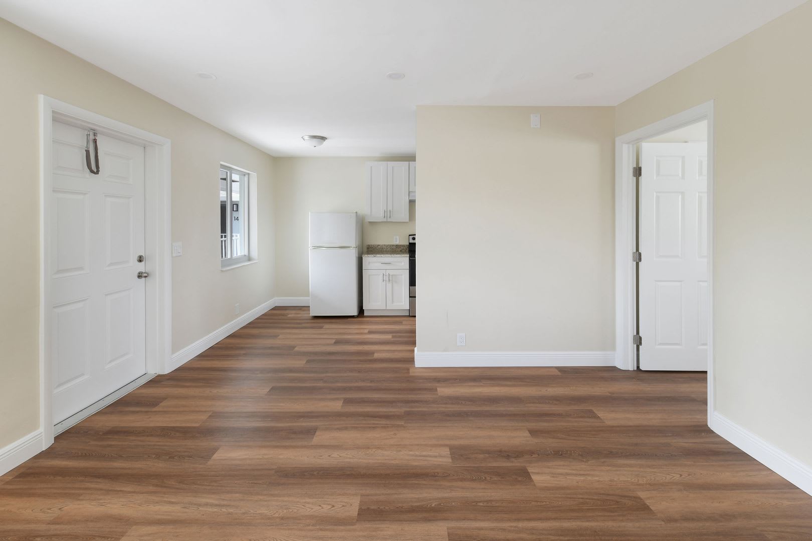Newly Renovated Spacious One Bedroom One Bathroom – photo 3
