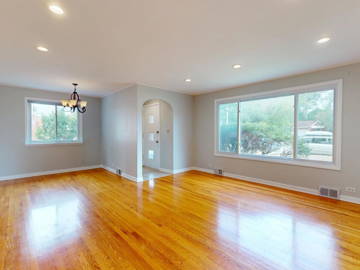 5221 Greenwood Street – photo 2