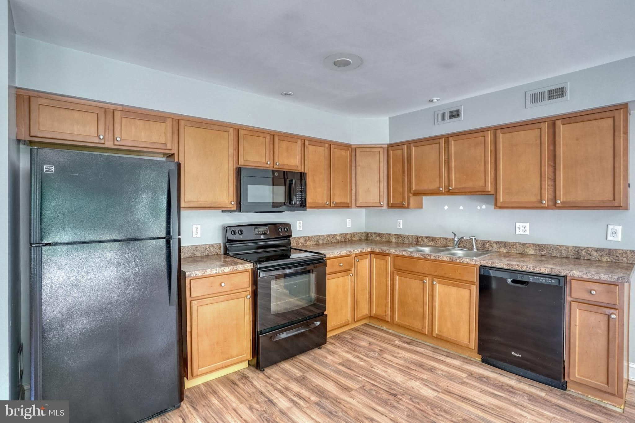 203 HAMILTON Street – photo 1