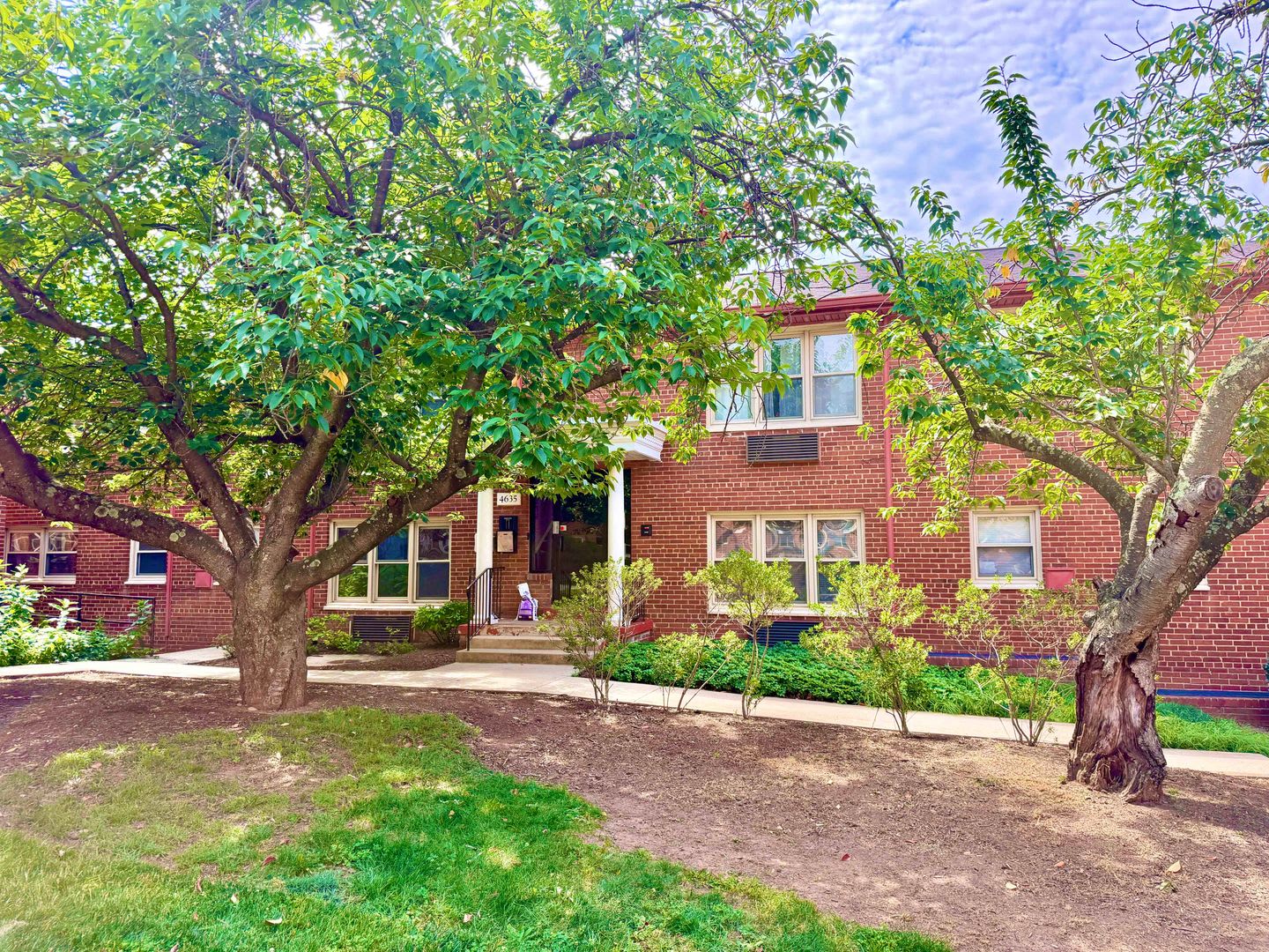 NEW LOWER PRICE! Arlington Gazebo Love, One Bedroom Close to Everything near Ballston – photo 1