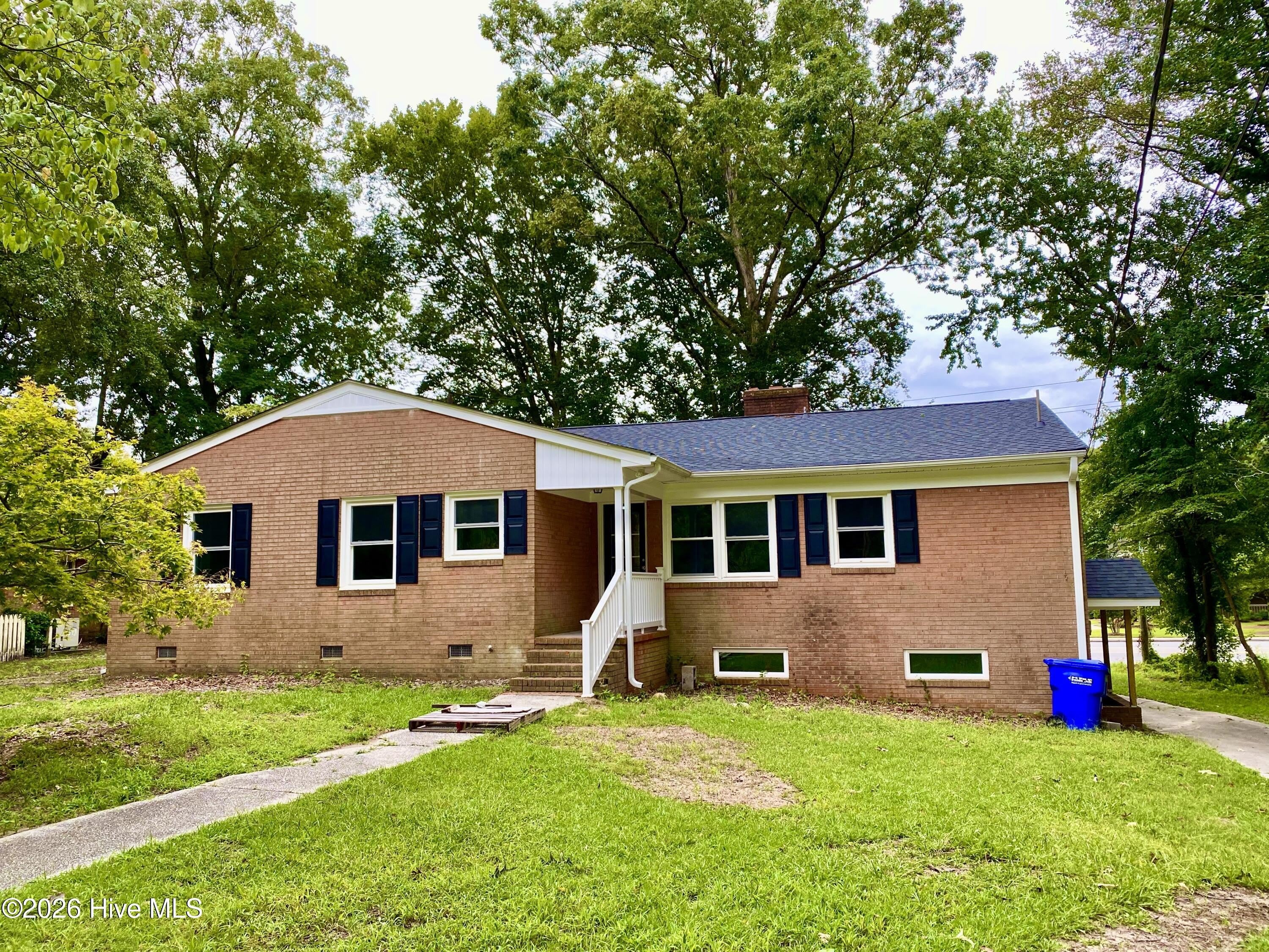 1910 E 9th Street – photo 1