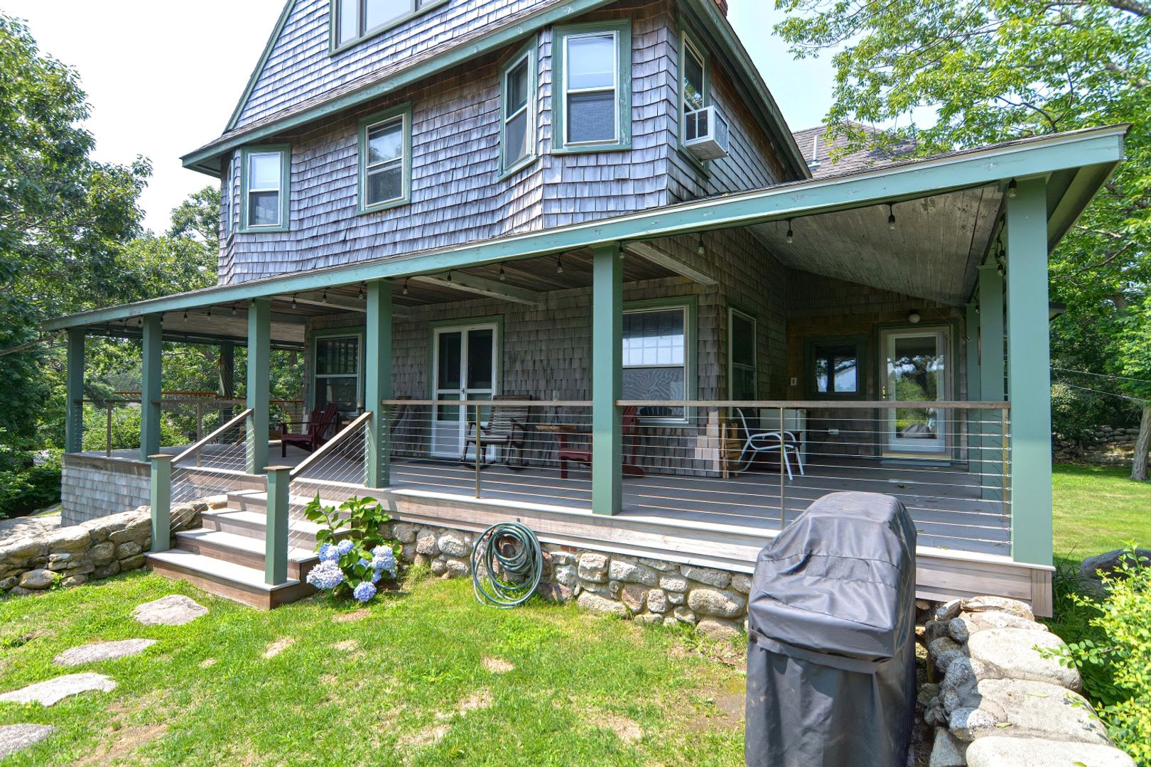 Stunning Victorian Winter Rental With Ocean Views – photo 1