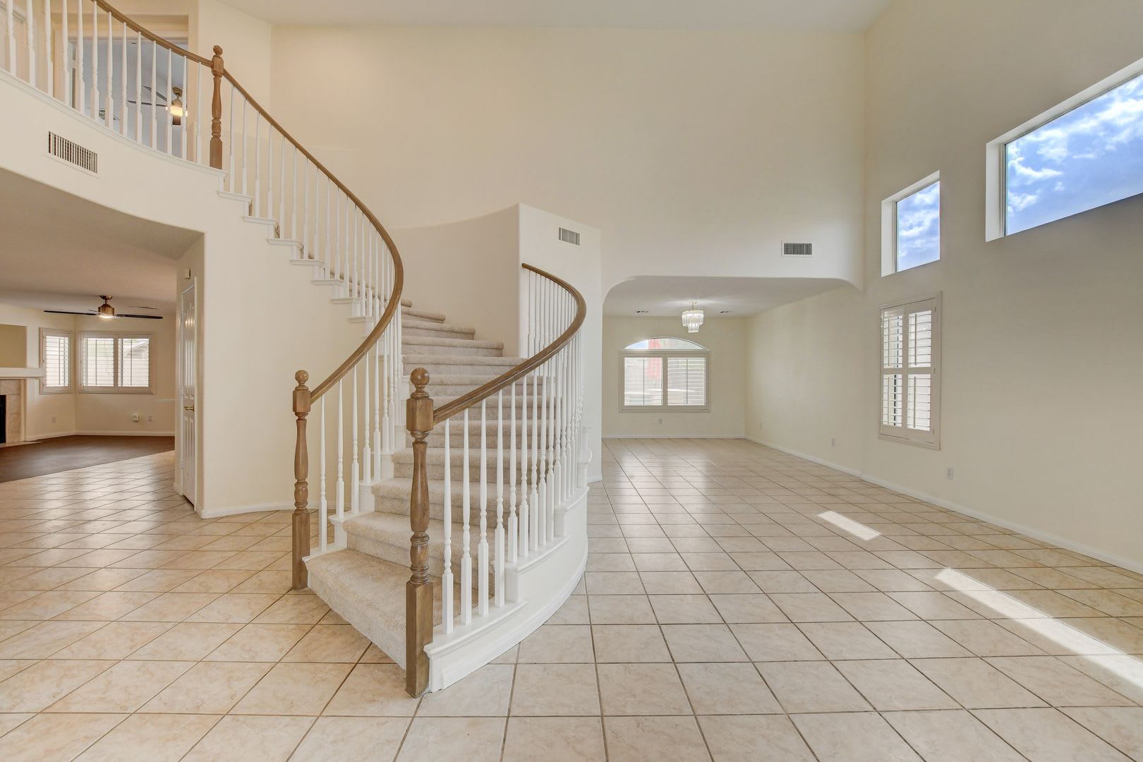 Beautifully Renovated 4BR with Pool & Spa – photo 4