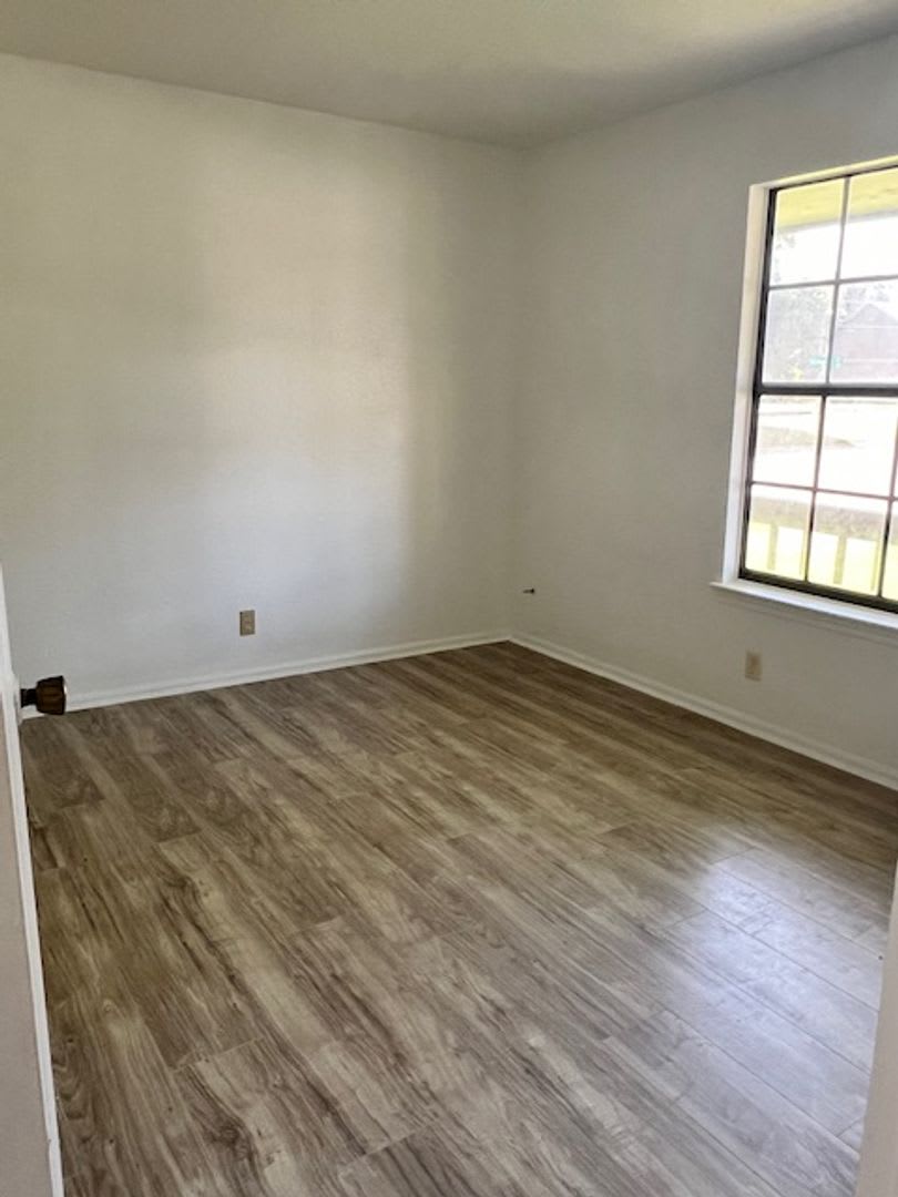 3 bed 2 bath, established neighborhood – photo 4