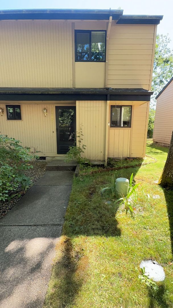 2 Bed, 1.5 Bath Condo in The W. Eugene Neighborhood! Apply Now! – photo 2