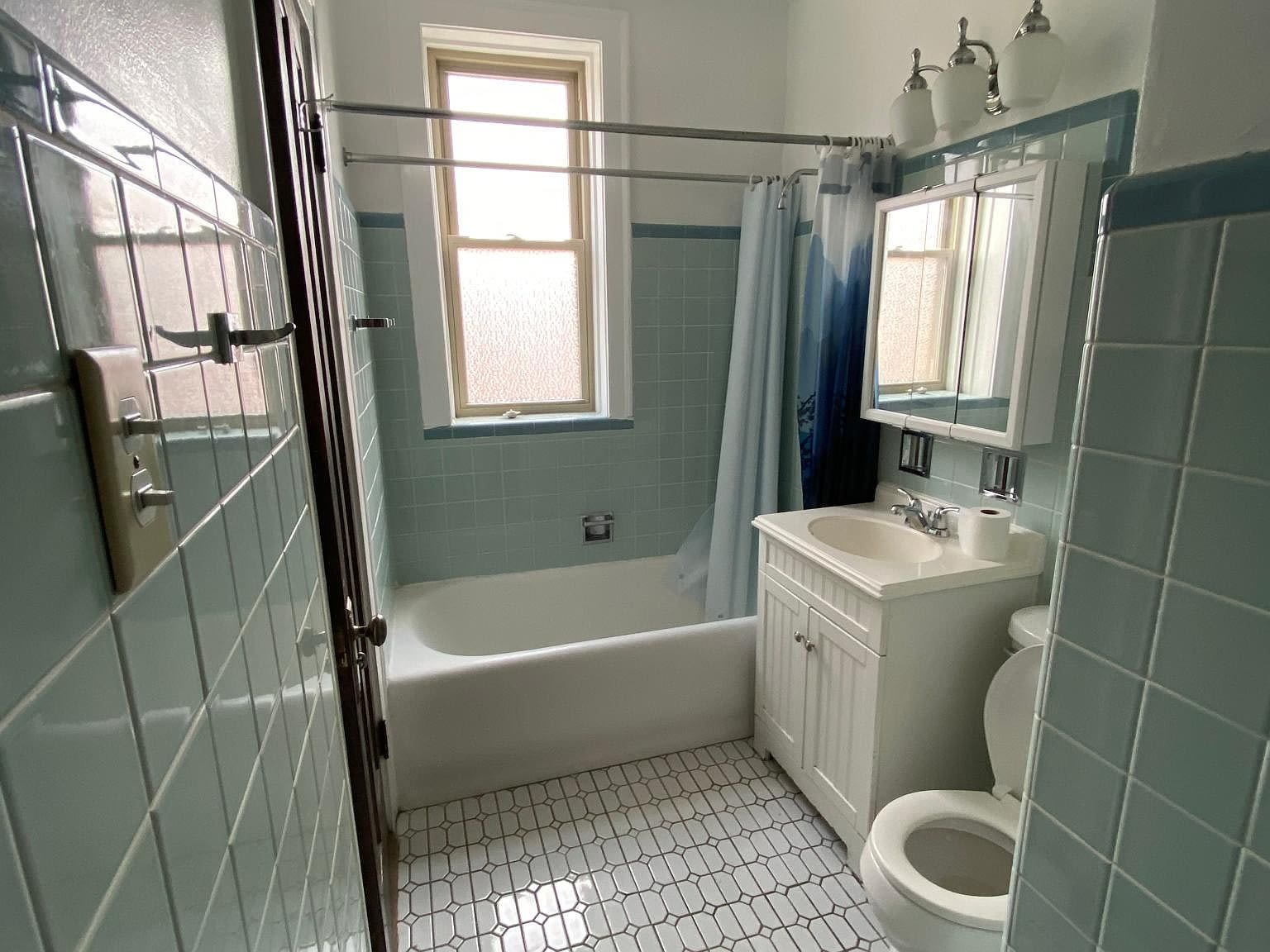4415 W Ainslie St – photo 2