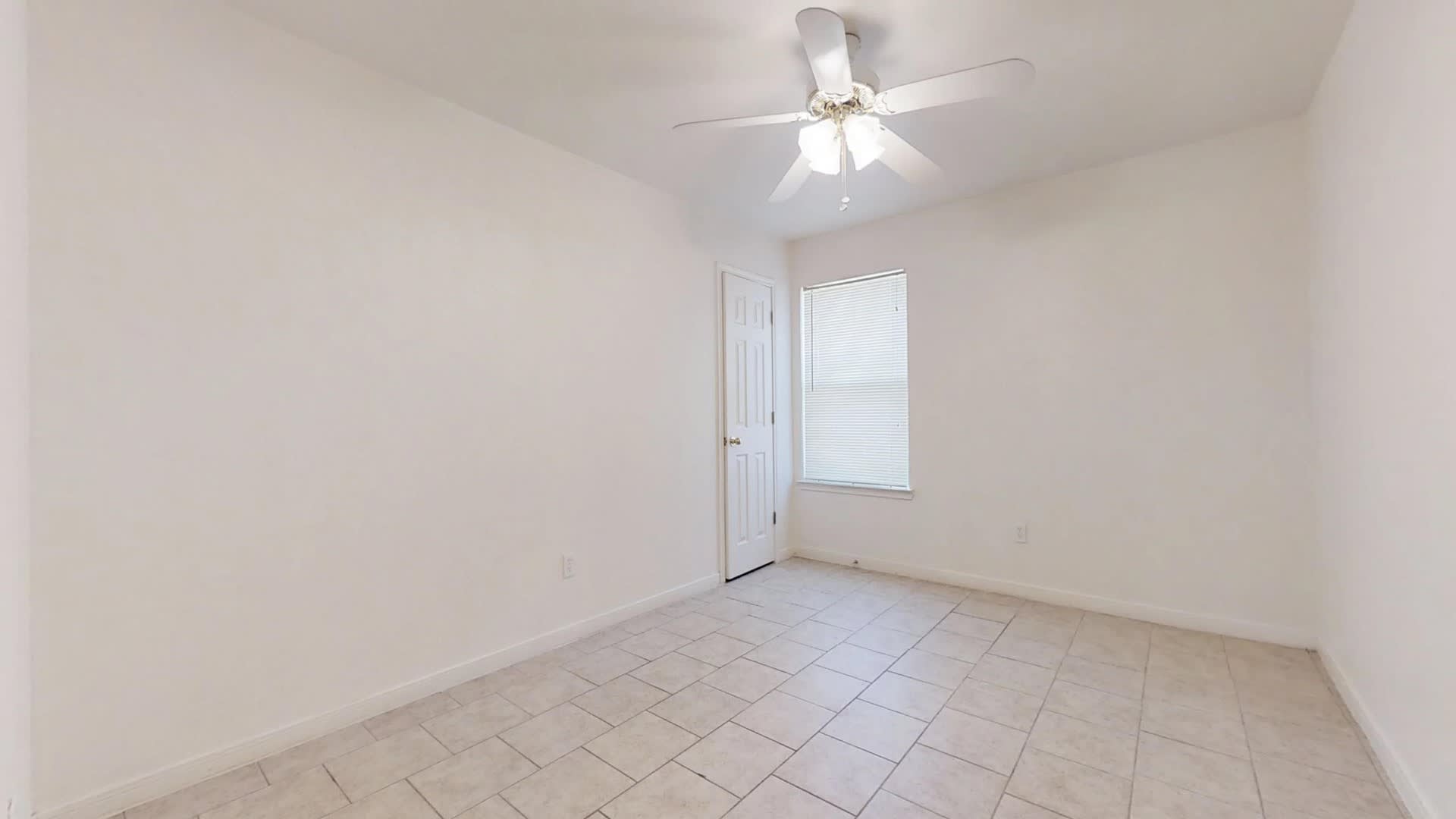 ALL TILE DUPLEX IN NOLANVILLE!!! – photo 5
