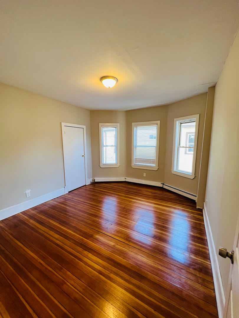 NEWLY RENOVATED! – photo 4